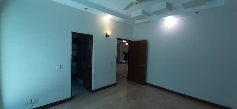10 Marla House For SALE Phase 4, DD Block DHA 18