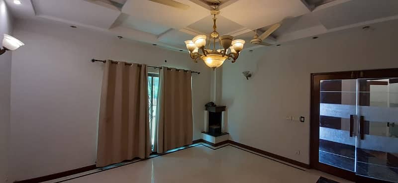 10 Marla House For SALE Phase 4, DD Block DHA 19