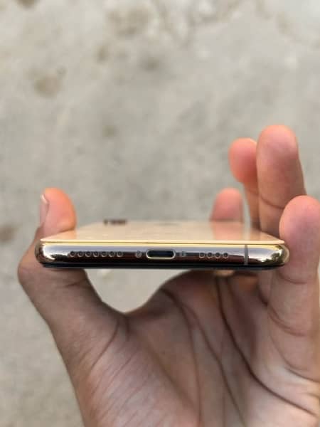 iphone xs max 4