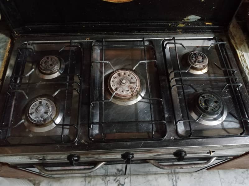 5 Working Burners Cooking Range with Storage Cabinets. . . A1 condition. 1