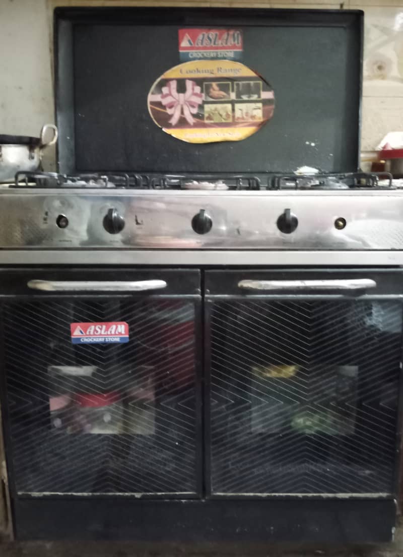 5 Working Burners Cooking Range with Storage Cabinets. . . A1 condition. 2