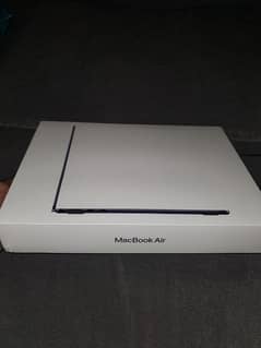 Macbook Air M2 chip 8/256gb