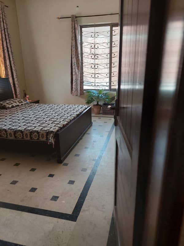 Beautiful One Kanal Upper Portion For Rent 3