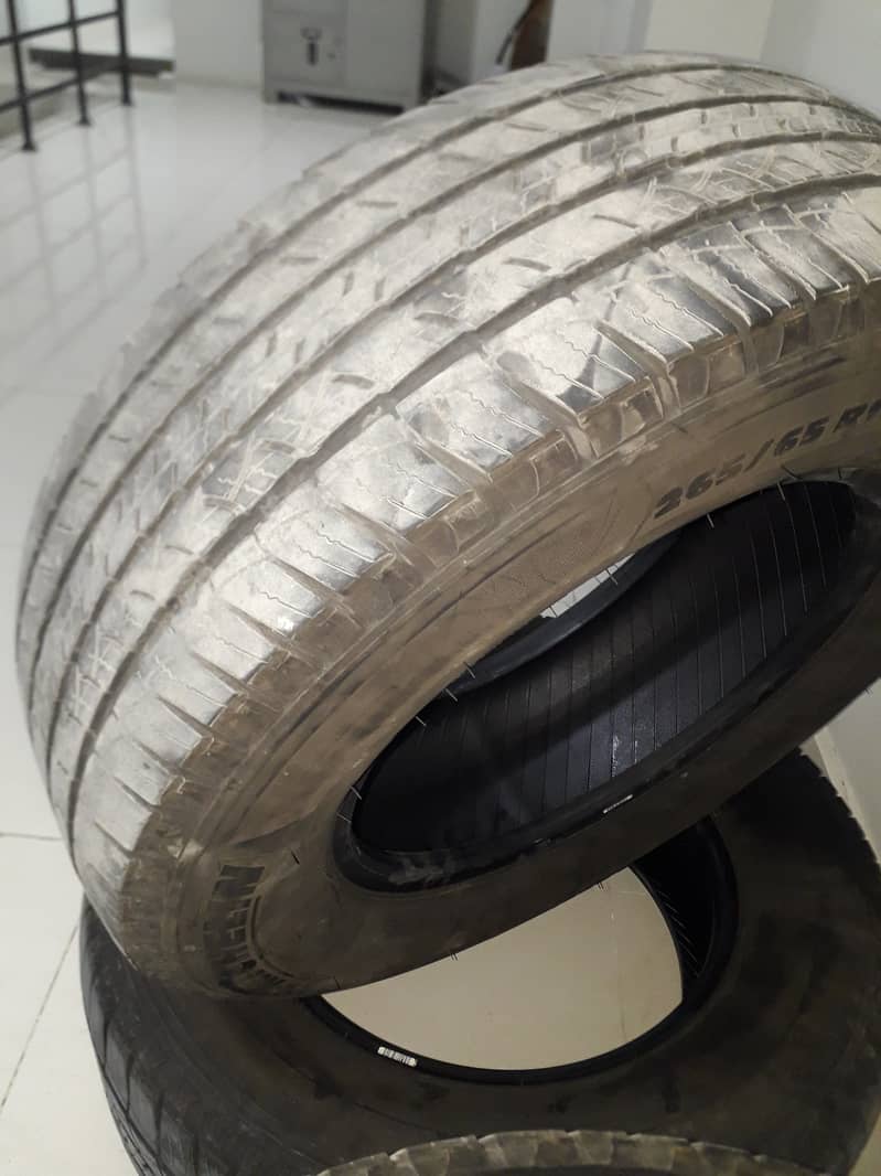 Prado orignal 17" rim and tyre 3