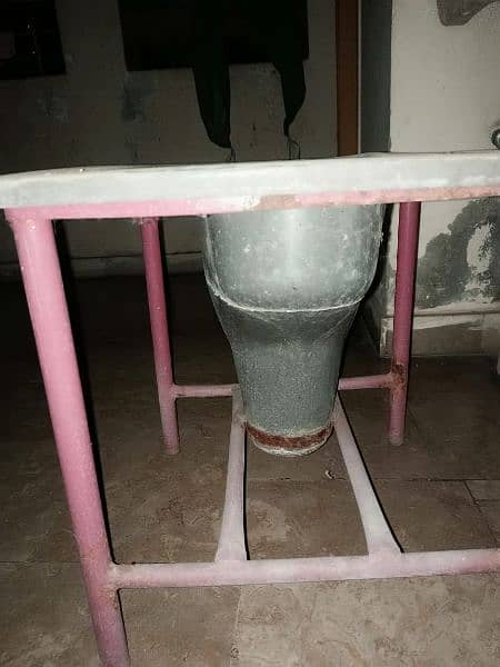 Commode Chair / Toilet Chair / Wash room Chair For Sale 3