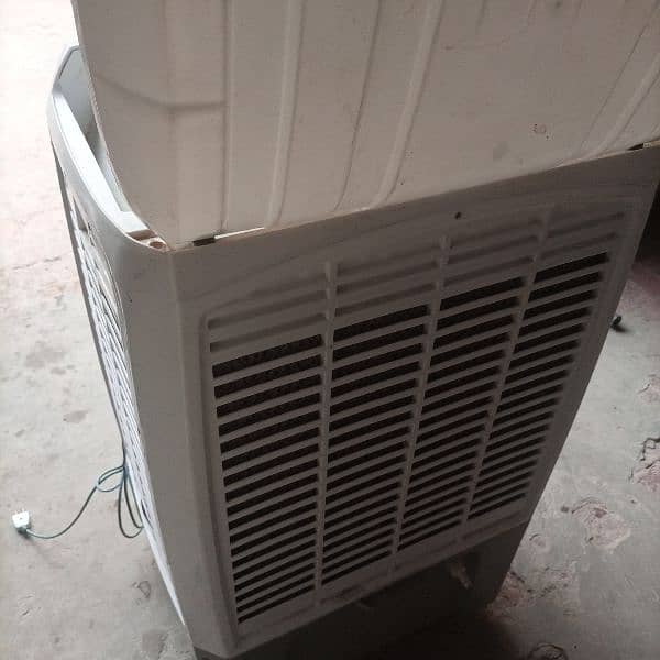 air cooler with six bottles 6