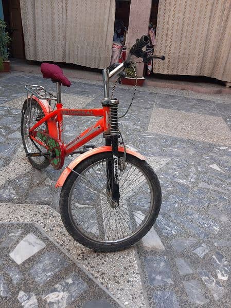 Universal Bicycle in Excellent Condition | Medium Size | 2