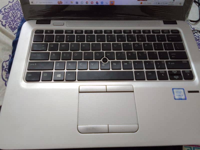 HP EliteBook 820 G3 2