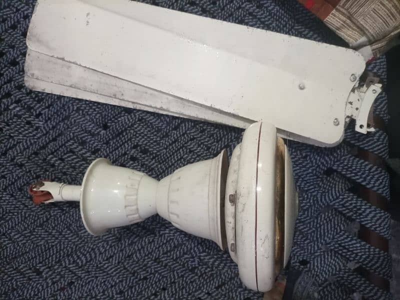 A1 quality ceiling fan with perfect working condition 2