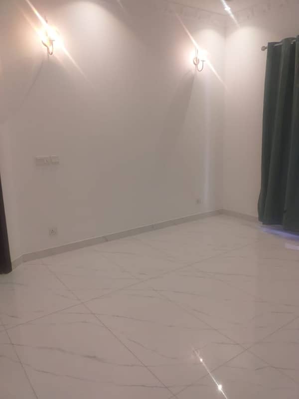 Like New 10 Marla Upper Portion is in Bahria Town Lahore on Rent with Gas 1