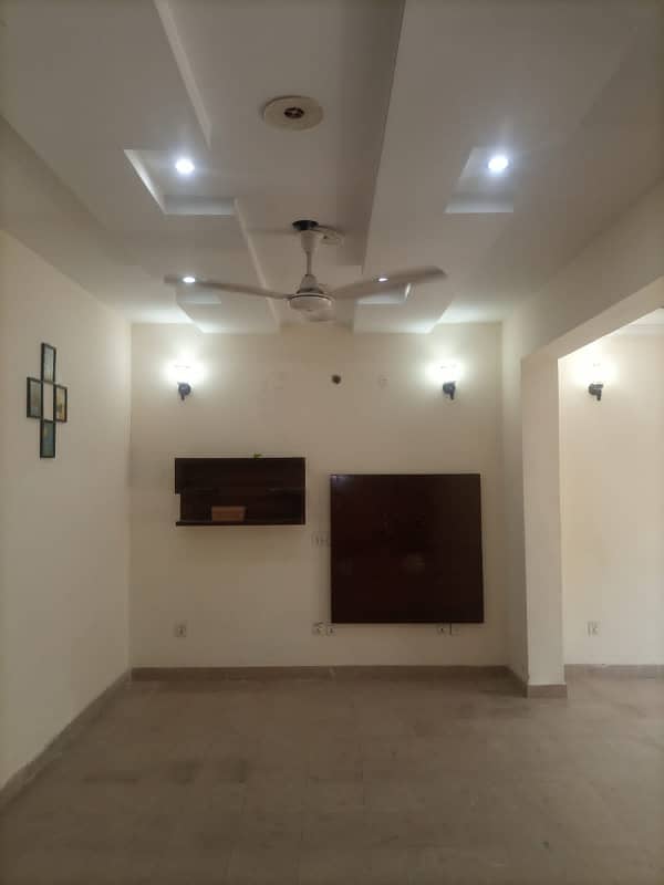Like New 5 Marla Beautiful House is available for Rent in Bahria Town Lahore with Gas 5
