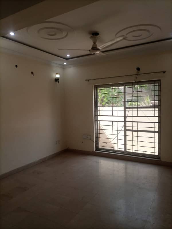 Like New 5 Marla Beautiful House is available for Rent in Bahria Town Lahore with Gas 6