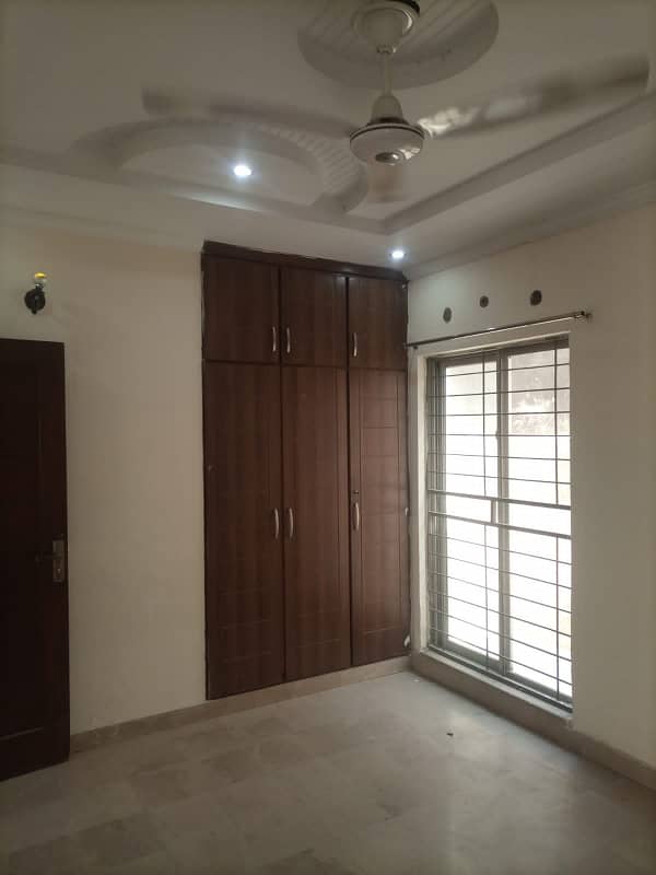 Like New 5 Marla Beautiful House is available for Rent in Bahria Town Lahore with Gas 7