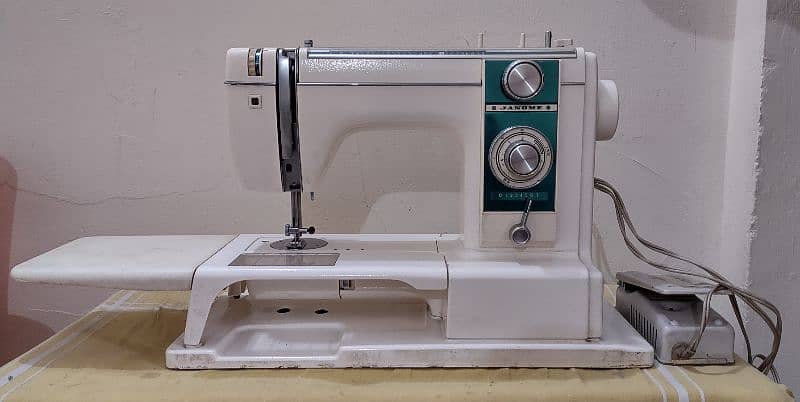 Sewing machine Janome 1