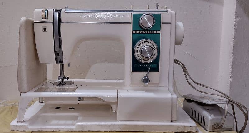 Sewing machine Janome 2
