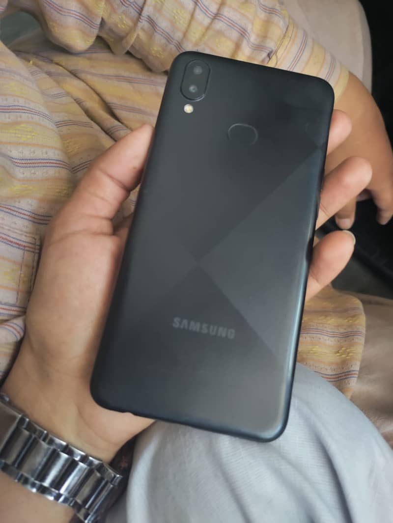 samsung a10s in 2/32  in very good condition 1