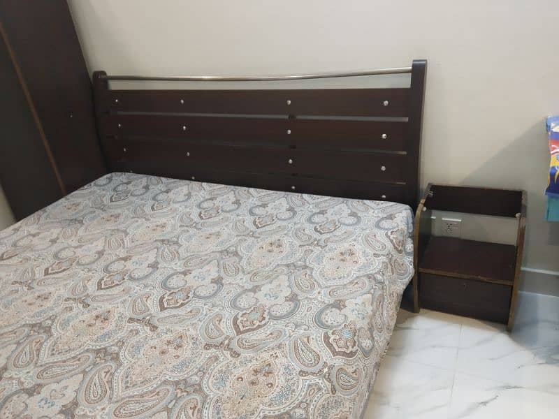 King size double bed 3