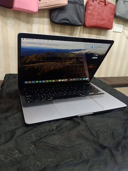 macbook Pro M1 chip 16gb ram 256 10by10condition 3