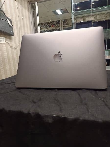 macbook Pro M1 chip 16gb ram 256 10by10condition 6