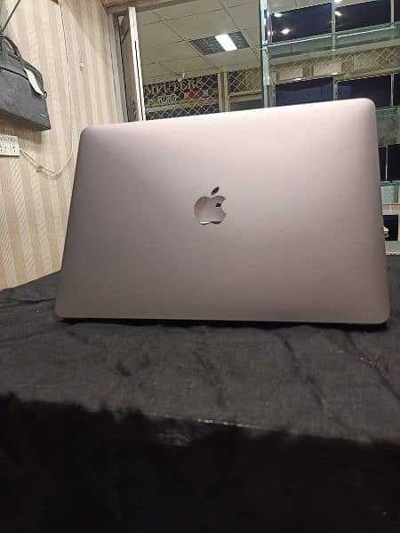 macbook Pro M1 chip 16gb ram 256 10by10condition 7
