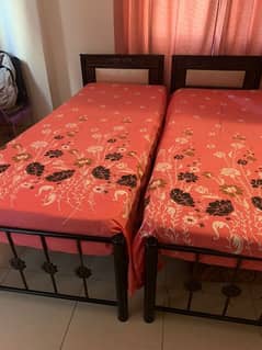 iron bed 7 months used v good condition with out metress