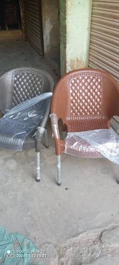 plastic chairs 0
