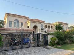 Upper portion of beautiful Spanish House available for rent in DHA EME