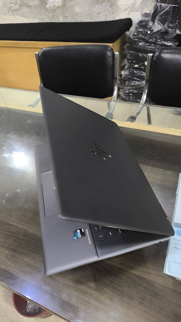 HP Specter 13th Gen Core i7 with 4GB dedicated graphic card 1