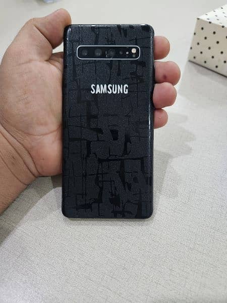 Model Samsung S 10 5G. . . . . 3