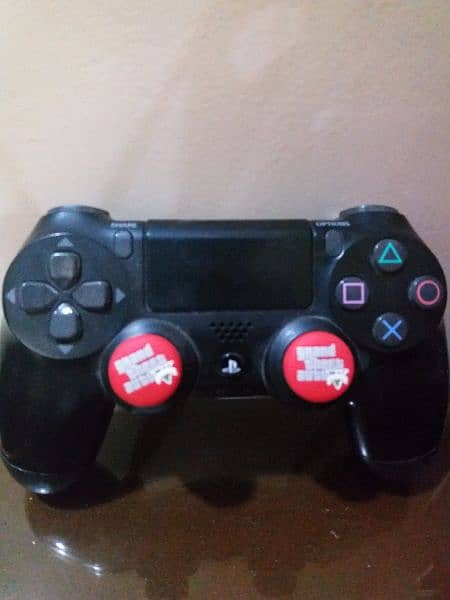 Very good ps4 orginal controller in working condition 1
