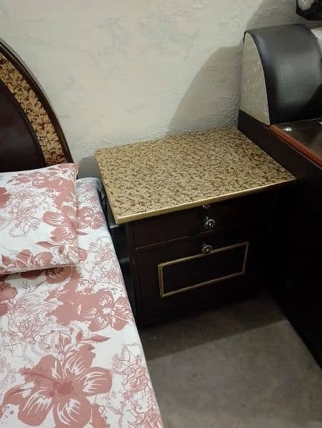 Dressing table and double bed 3
