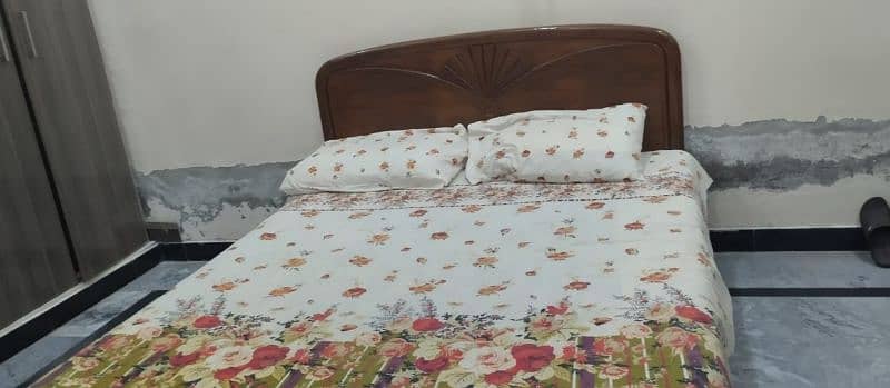 Double bed (Queen size) 0
