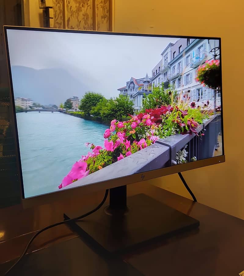 24" inch HP LED with Bezelles Display Monitor for Sale 4