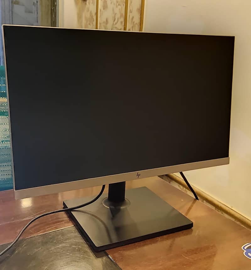 24" inch HP LED with Bezelles Display Monitor for Sale 6