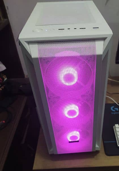 sonic r19 white casing with 4 argb fans 1