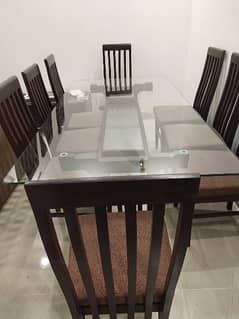 Dining table with 8 chairs 10/10 condition