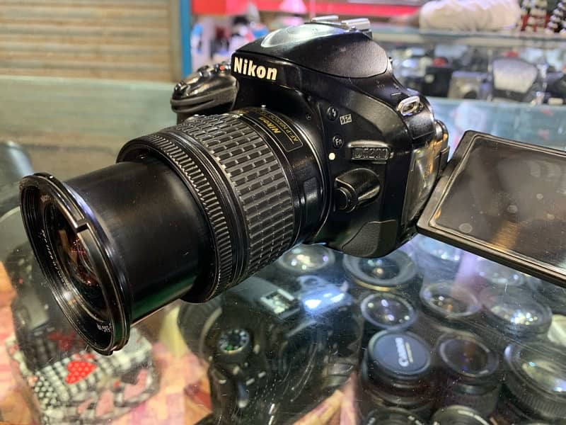 dslr Nikon D5200 with kit Lense . ahsan 03212306356 3