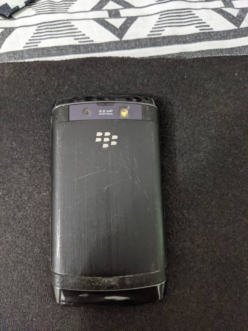 Blackberry Storm 9520 2
