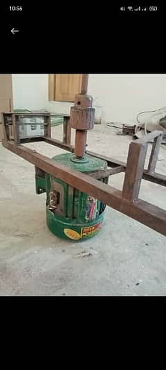 Motor machine with mixer/stirrer for mixing