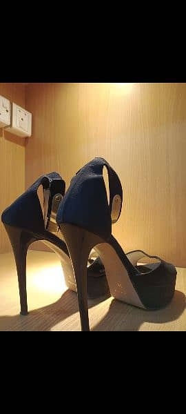 black high heel 2