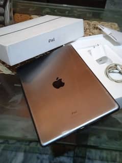 ipad 8th gen 128gb with box and charger