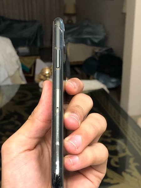 iphone 11 pro scratchless 4