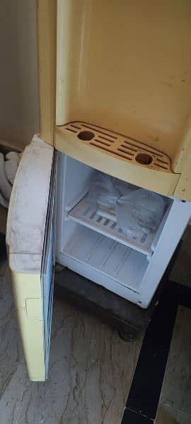 ORIENT DISPENSER WITH FRIDGE 1