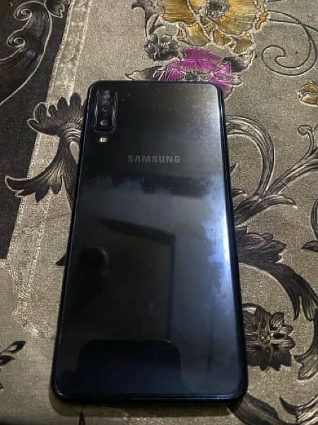Samsung galaxy A7(2018) 4