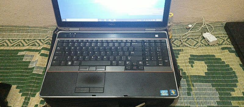 Laptop with Full keyboard 3