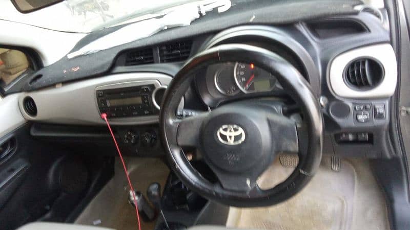 Toyota Vitz 2012 4
