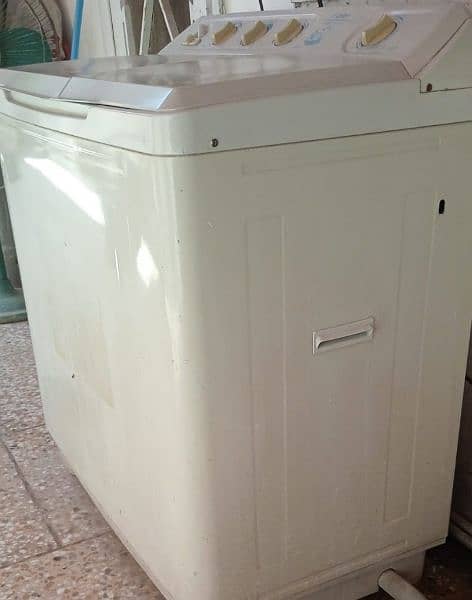 used Haier jumbo Washing machine with spinner 1