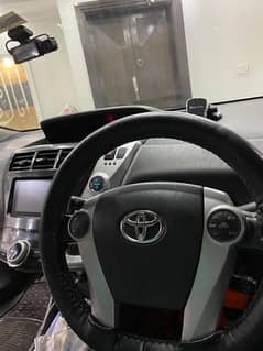 Toyota Prius Alpha 2012