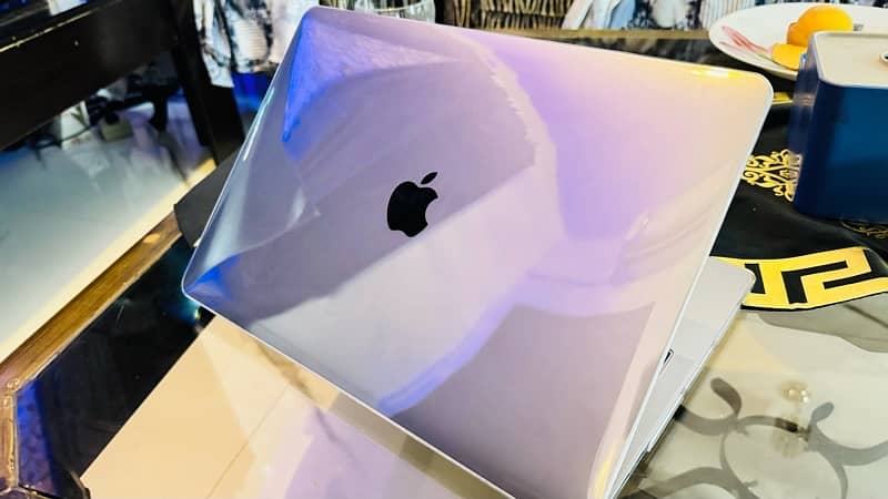 Macbook Pro 13” 2017 (Touch bar) 1