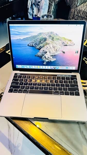 Macbook Pro 13” 2017 (Touch bar) 2